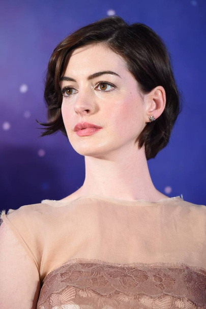 American actress Anne Hathaway attends a press conference for her new movie "Interstellar" in Shanghai, China, 10 November 2014. - Foto, Imagen