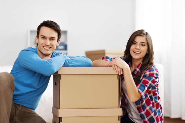 Portrait of young couple with moving boxes - Photo, Image