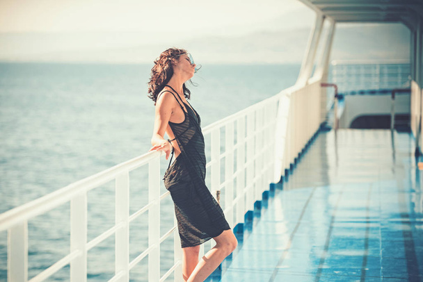 Summer vacation and travel to ocean. summer vacation of woman on boat or ship. - Foto, afbeelding