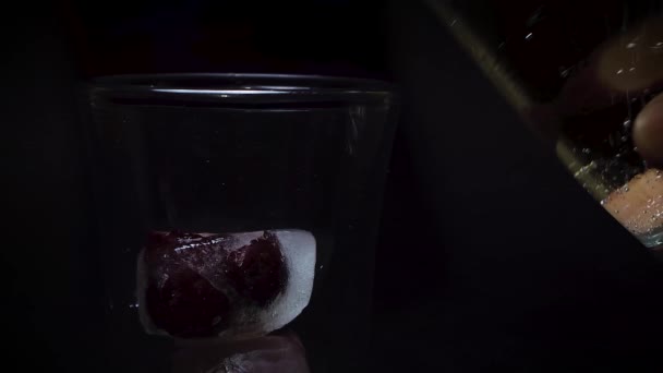 Ice With Grapes In Mineral Water - Πλάνα, βίντεο