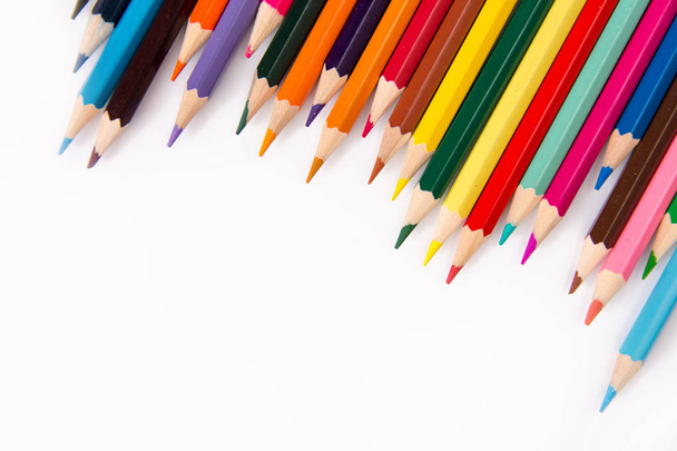 カラフルな鉛筆セット、白い背景、コピー領域に分離された木製の色鉛筆 - 写真・画像
