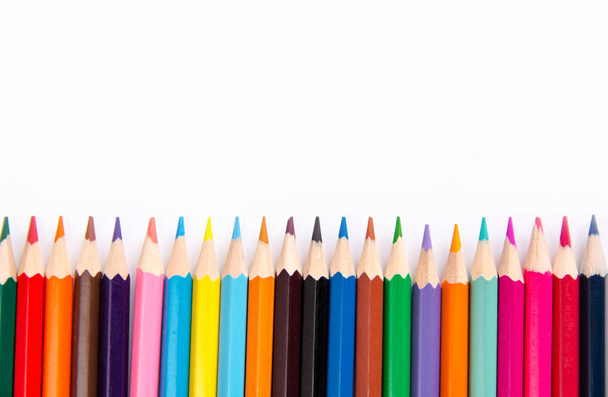 Lápis conjunto colorido, lápis de madeira coloridos isolados no fundo branco, espaço de cópia
 - Foto, Imagem