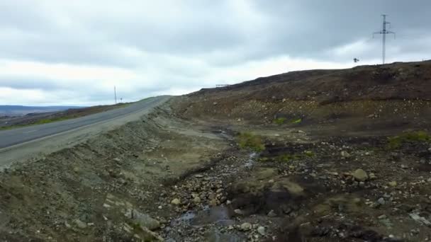 Tiro épico de área poluída perto da nova estrada em territórios do norte da Rússia
 - Filmagem, Vídeo