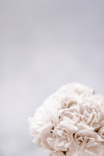 Весільний букет з білих троянд - день весілля, квіткова краса, концепція прикраси розкоші. Найщасливіший день нашого життя
 - Фото, зображення