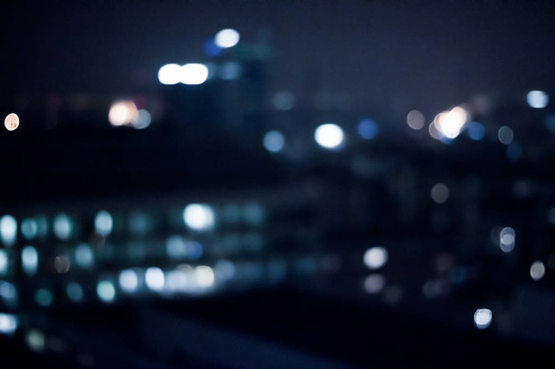 Bulanık Büyükşehir Bölgesi - gece hayatı, arka plan ve modern koyu tonları kavramı. Büyük şehir geceleri canlanır - Fotoğraf, Görsel