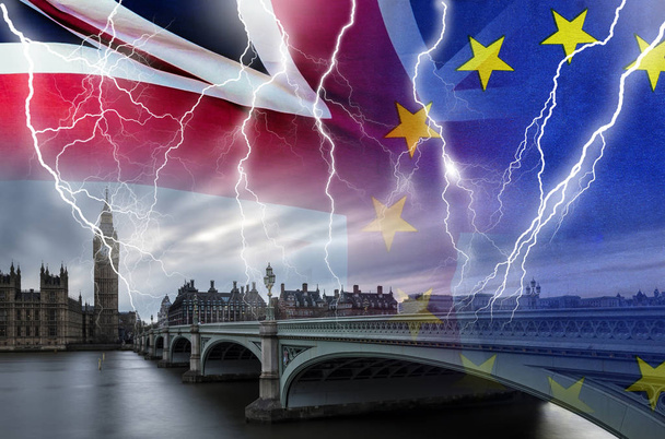 Geen Deal Brexit concept beeld van bliksem over Londen, Uk en Eu vlaggen symboliseren vernietiging van de overeenkomst - Foto, afbeelding
