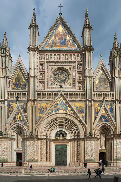 Orvieto, Italy - March 24, 2018:  Facade of the Orvieto Cathedral - Valokuva, kuva