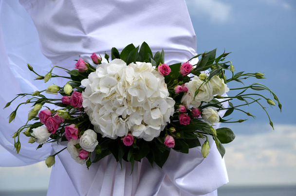 Ανθοσύνθεση για ένα γάμο, όμορφα λουλούδια, γαμήλιες ανθοδέσμες, διακόσμηση για ένα γάμο - Φωτογραφία, εικόνα