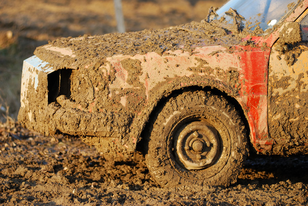 çamurlu araba - Fotoğraf, Görsel
