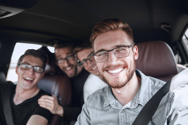 four friends traveling in the car - Foto, afbeelding
