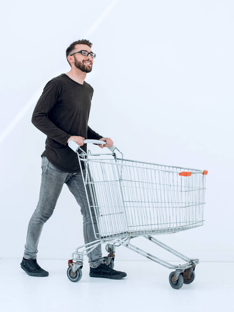 successful young man with a shopping cart - Foto, afbeelding