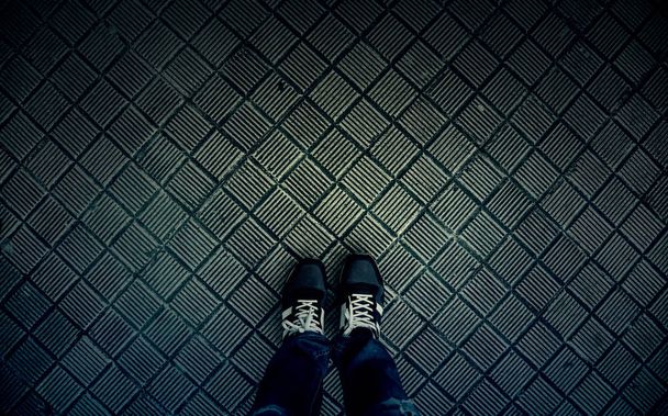 Ноги в сапогах, городская мода
 - Фото, изображение