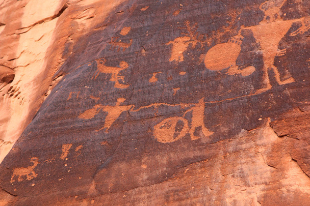 Eski Hint Rock sanat duvar Road North Moab, Ut - Fotoğraf, Görsel