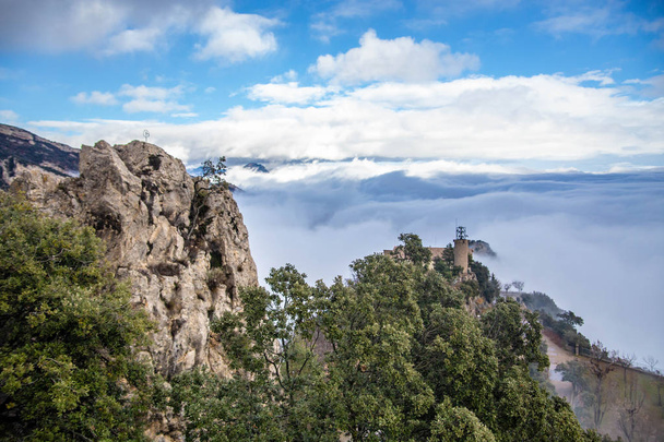 Panoramiczny widok w Pirenejach, w pobliżu Baga, Katalonia, Hiszpania - Zdjęcie, obraz