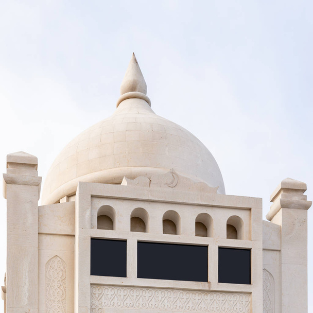 Sirpale muinaisen muslimien moskeija valkoista kiveä
 - Valokuva, kuva