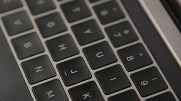 Pohled shora tlačítka klávesnice notebooku - Záběry, video