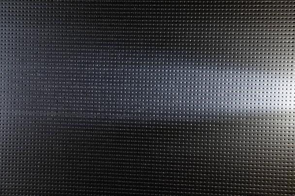 horizontaler Lichtstrahl auf grauem Hintergrund in einem schwarzen Punkt - Foto, Bild