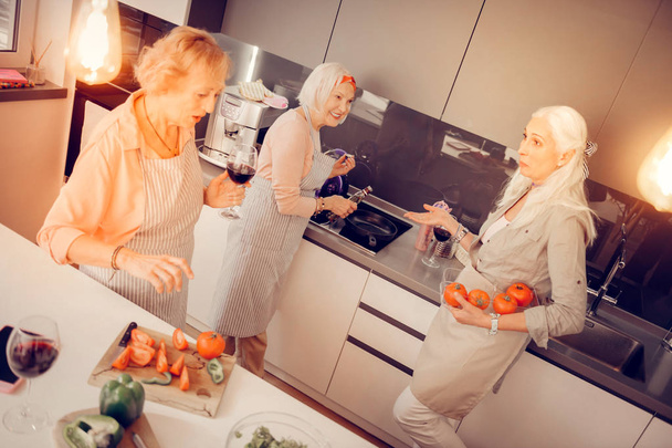 Nice aged women preparing healthy food together - Foto, afbeelding