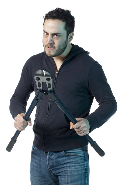 rozhněvaný muž držící velkého drátová řezačka - Fotografie, Obrázek