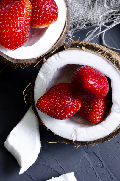 delicate dessert with cream, powdered sugar and berries in coconut - Fotografie, Obrázek