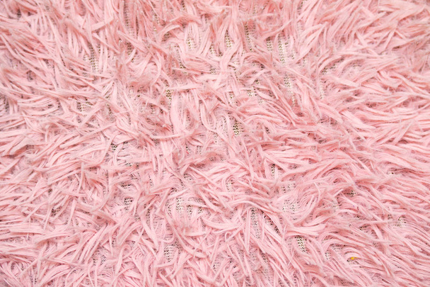 alfombra de piel. Lana natural rosa con fondo de textura de giros. Algodón, alfombra de lana blanca
 - Foto, Imagen