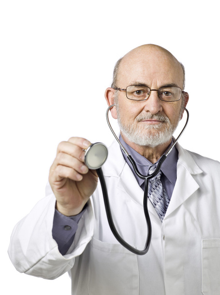 stary mężczyzna lekarza przytrzymanie stetoskop - Zdjęcie, obraz