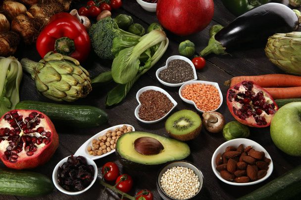Sağlıklı gıda seçimi yeme temiz. meyve, sebze, tohum, superfood, tahıllar, yaprak sebze. Vejetaryen veya vegan gıda - Fotoğraf, Görsel