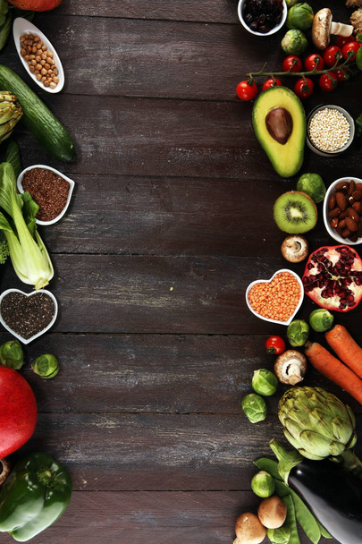Zdrowa żywność na czyste, jedzenie wybór. owoców, warzyw, nasion, pożywienie, zboża, liść warzywo. wegetariańskie lub wegańskie jedzenie - Zdjęcie, obraz