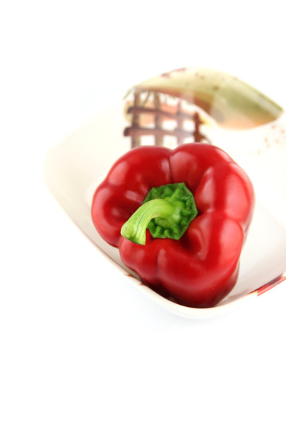 Κόκκινες πιπεριές σε λευκό φόντο. - Φωτογραφία, εικόνα