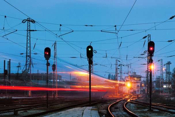 Estación ferroviaria
 - Foto, Imagen