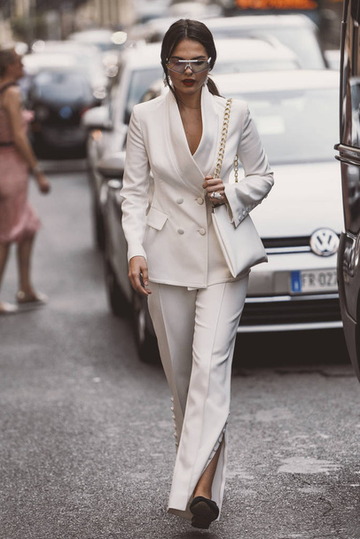 September 22, 2018: Milan, Italy -  Street style outfit during Milan Fashion Week - MFWSS19 - 写真・画像