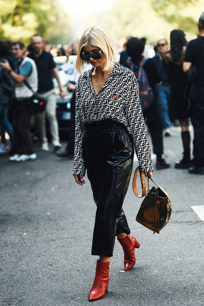September 20, 2018: Milan, Italy -  Street style outfit during Milan Fashion Week - MFWSS19 - Foto, Imagen