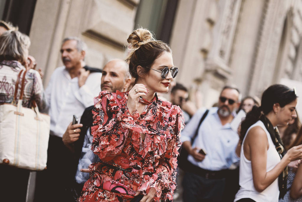 September 21, 2018: Milan, Italy -  Street style outfit during Milan Fashion Week - MFWSS19 - 写真・画像
