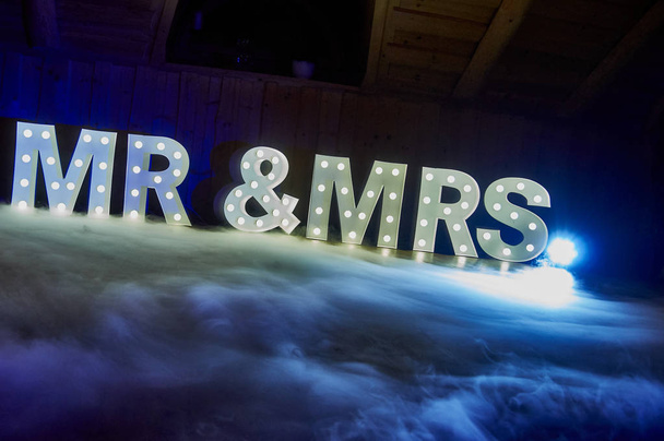 Мистер и миссис / Мистер и миссис Свадебный знак
  - Фото, изображение