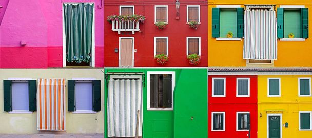 Coloridos edificios en la isla de Burano calle soleada, conjunto
 - Foto, Imagen