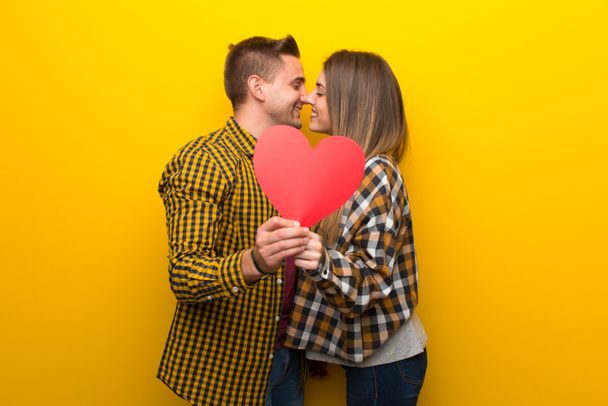 Couple in valentine day holding a heart symbol - Foto, Bild