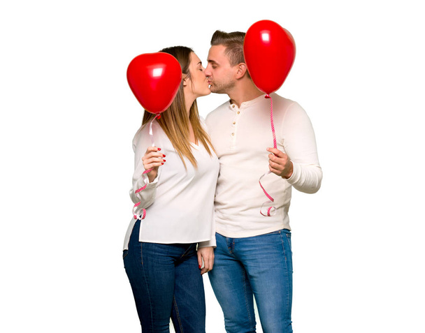 Пара в день Святого Валентина с воздушными шарами в форме сердца
 - Фото, изображение
