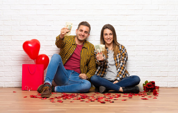 Couple in valentine day at indoors taking a lot of money - Fotó, kép
