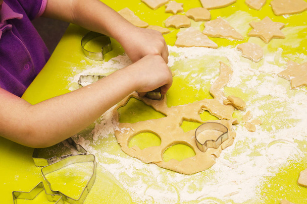 Girls hands cut cookies out of dough - Foto, Imagen