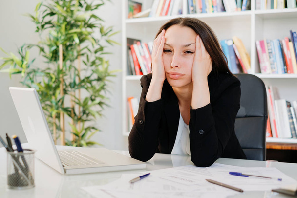 Worried businesswoman in her office workplace - Photo, Image