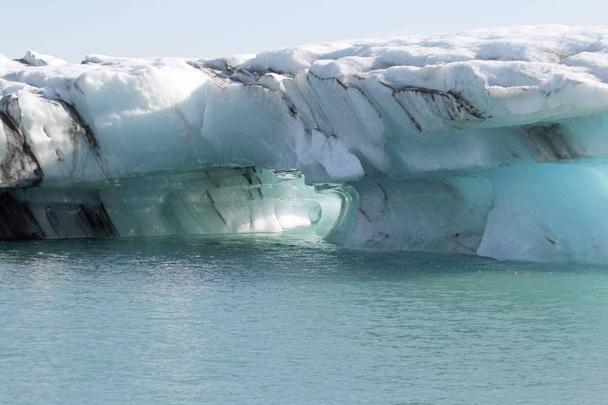 IJslandse Oceaan en meer weergave van ijsbergen op de kust van IJsland. - Foto, afbeelding