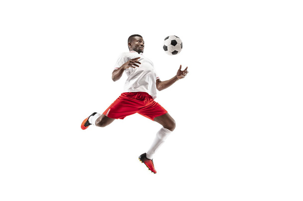 Ammattimainen afrikkalainen jalkapallo jalkapalloilija eristetty valkoisella taustalla
 - Valokuva, kuva