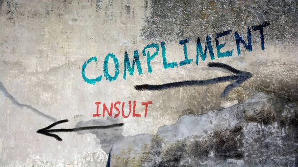 Muur Graffiti Compliment vs belediging - Foto, afbeelding