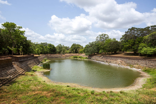 Elephant Pond in Anuradhapura Ancient City, Sri Lanka - Foto, imagen
