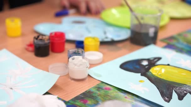 preschool education - children in kindergarten paint colors of winter birds - Footage, Video
