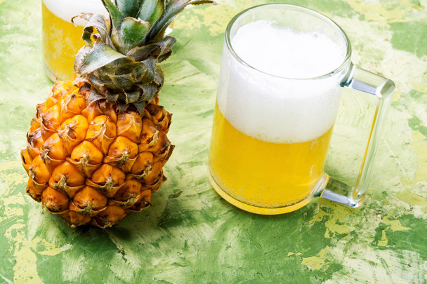 Glass with eya with pineapple flavor. Pineapple alcoholic ale. - Фото, зображення