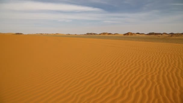 azonosítatlan autó sivatag a szudáni, Afrika - Felvétel, videó