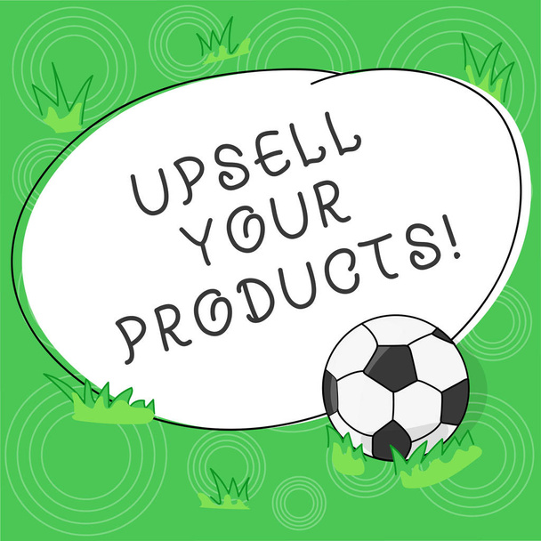 Написання Примітка показ Upsell ваші продукти. Бізнесі фото демонстрації Trading до краще версію яка з придбається футбольний м'яч на фото трави та пусті окреслив кольору фігури. - Фото, зображення