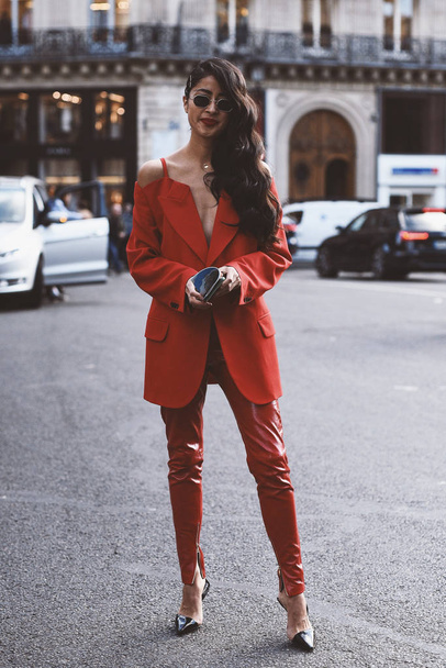 October 1, 2018: Paris, France - Street style outfit during Paris Fashion Week  - PFWSS19 - Valokuva, kuva