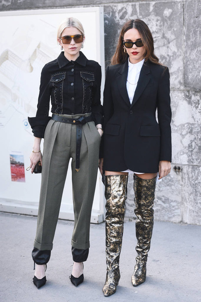 September 29, 2018: Paris, France - Street style outfits during Paris Fashion Week  - PFWSS19 - Foto, immagini